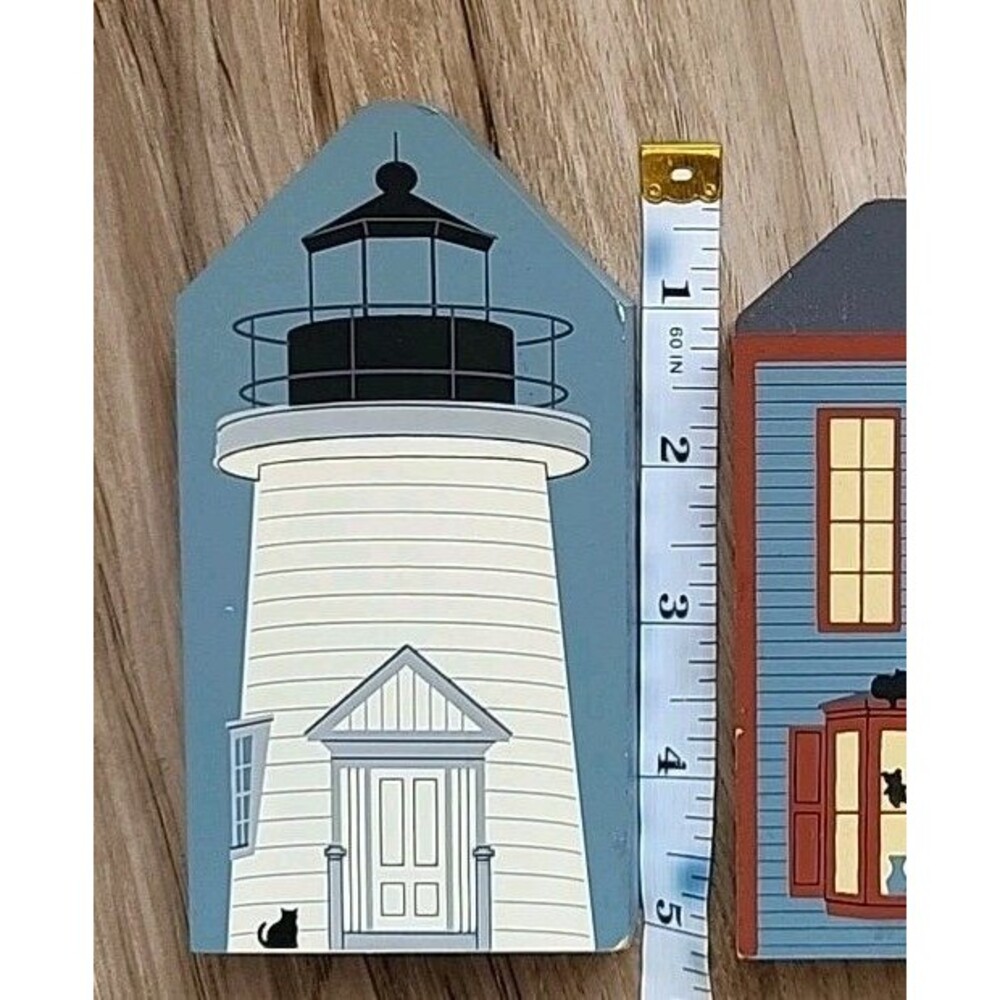 Cats Meow (7 Pc) Lighthouse, Flagpole & Mercantiles, House,2 Stores & Bakery EUC - Picture 9 of 16
